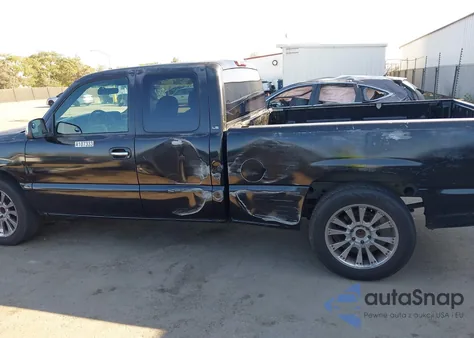 2002 Chevrolet Silverado 1500 Ls z USA, uszkodzony, nr VIN 2GCEC19X221284368